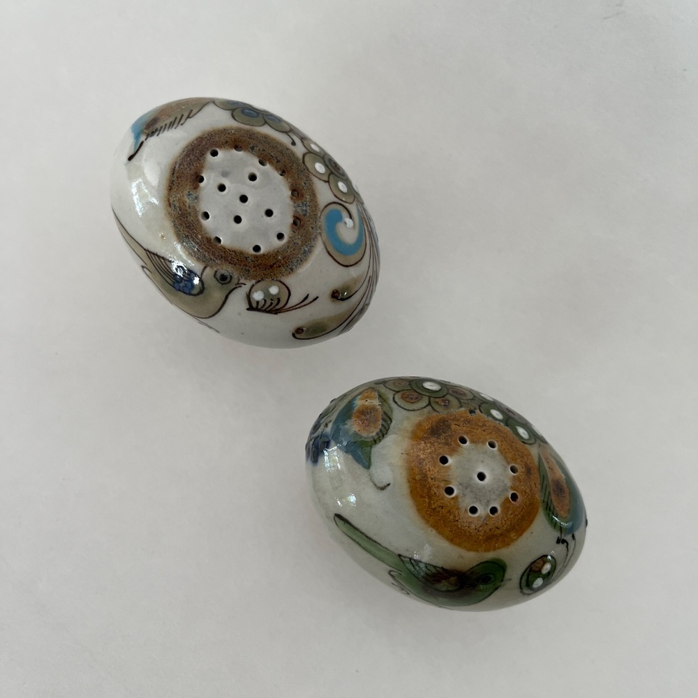 CERAMIC SALT AND PEPPER SHAKERS - Picture 3 of 3